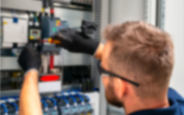 Nieder­spannungs­anlagen bei EAG Elektroanlagen und Gebäudetechnik GmbH in Aue
