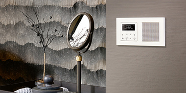 JUNG Smart Radio DAB+ bei EAG Elektroanlagen und Gebäudetechnik GmbH in Aue
