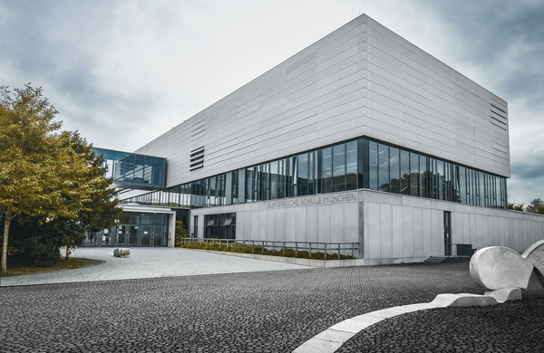 Europaeische_Schule_Muenchen.jpg bei EAG Elektroanlagen und Gebäudetechnik GmbH in Aue